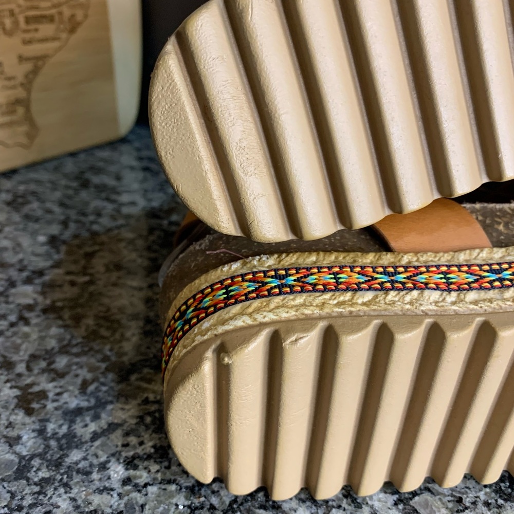 BAMBOO Lacey Tan Flatform Sandals Size 5 1/2 - Picture 9 of 10